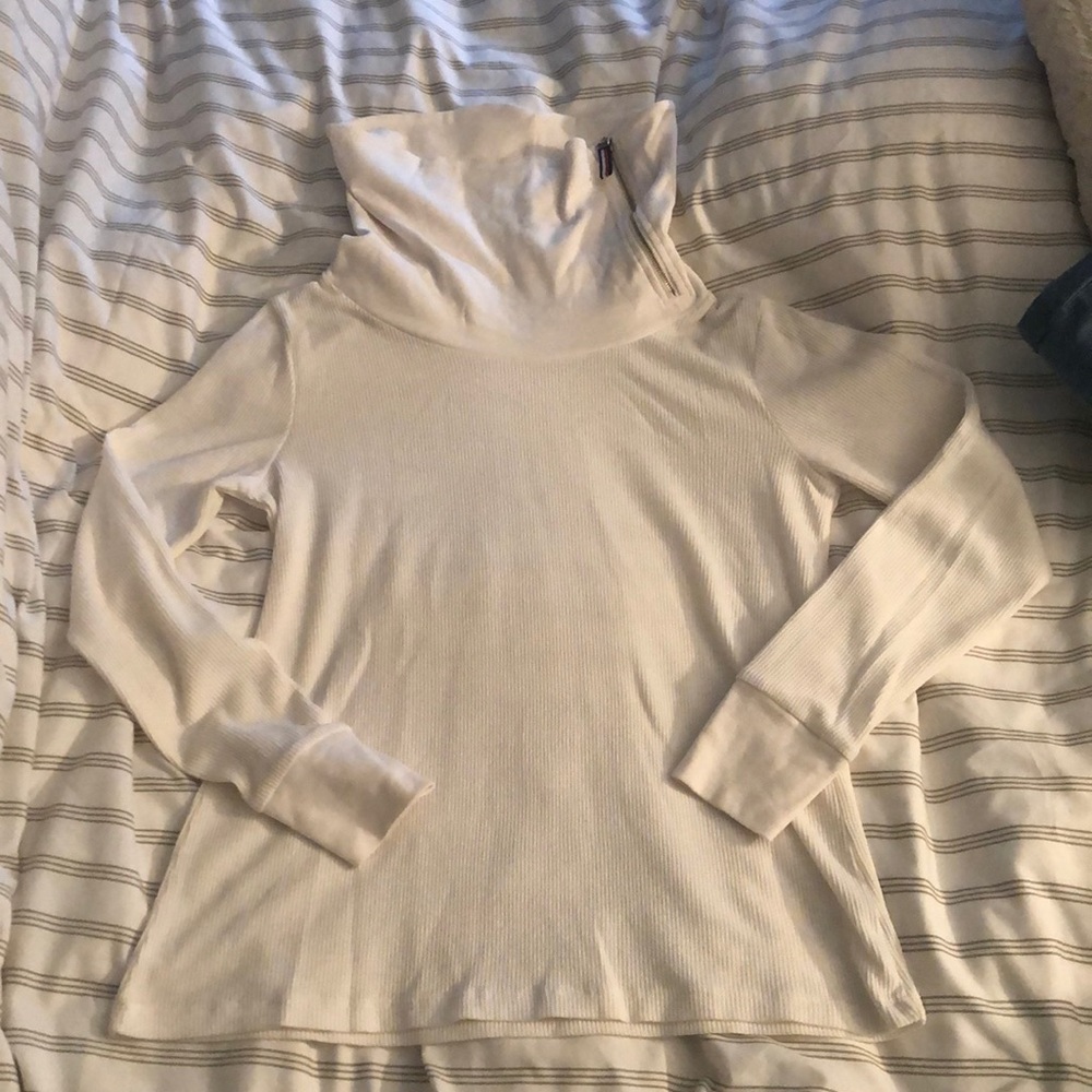 IZOD turtle neck Medium